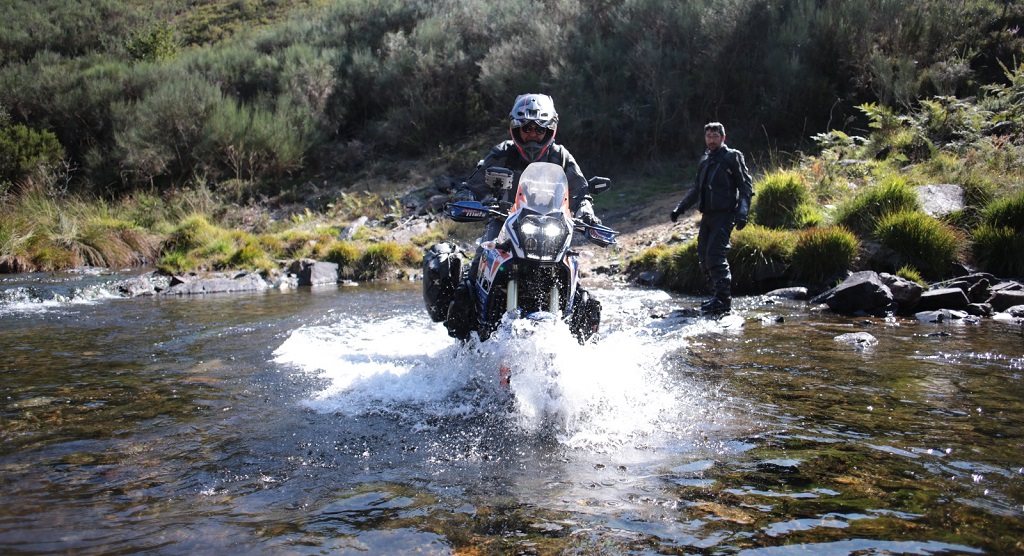 Passage à gué à moto - Ixtem Moto